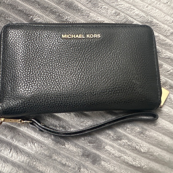 MICHAEL Michael Kors Handbags - Michael Kors wristlet